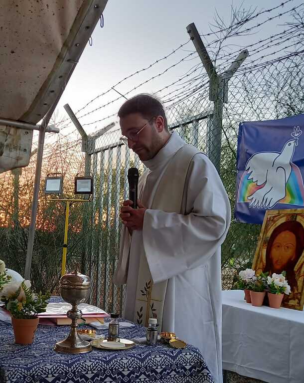 Essen, Schule, Gebet. Im Flüchtlingslager Pournara auf Zypern bieten die 